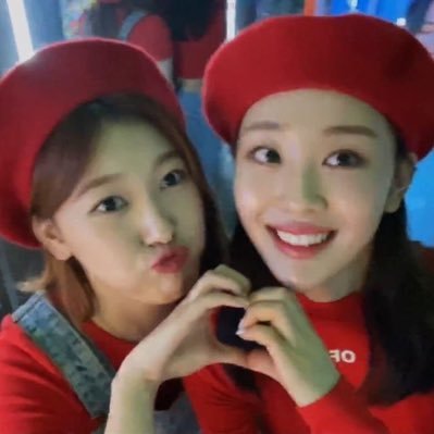 choevesthinker's profile picture. for LOONA’s #최리🐿 & #이브🍎