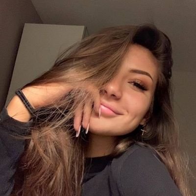 eros_phi's profile picture. poet lover ❤️