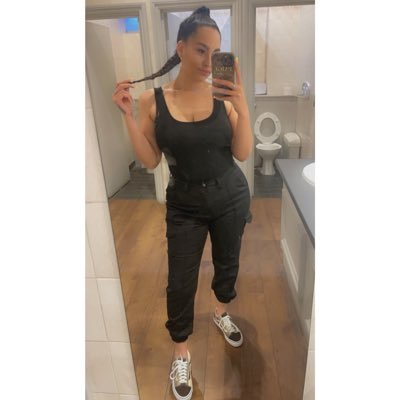paigeeanabelle's profile picture. ; ♈️ -👩‍👧- 💛 - 🇧🇧