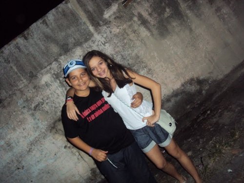 um cara maluko ,maneiro ,amigo ,confiavel 
gosto de jogar bola
