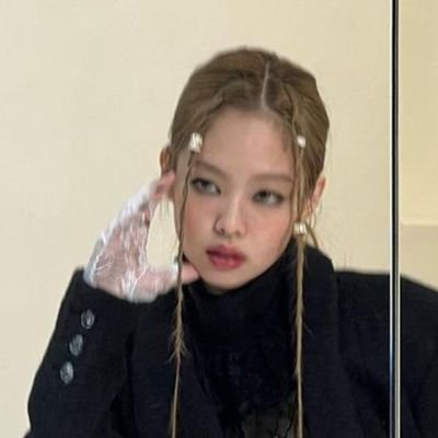 llinembe's profile picture. ༺♡༻