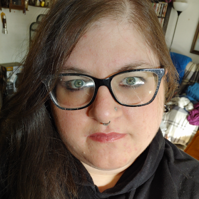 mandaleona717's profile picture. Hi. I'm a person. Also a wannabe singer.