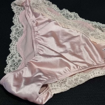 A young couple with a love for satin, panties, one piece swimsuits and making homemade vids! Come check us out at ManyVids https://t.co/178zTklKwl