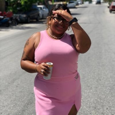 UnaHerrera_'s profile picture. || SOY BRUJA🍃 || Hija del universo y feminista💜💚