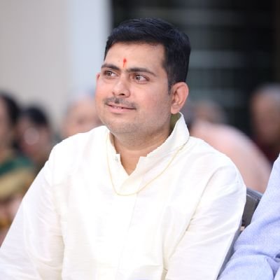 NikhilVaman's profile picture. press reporter