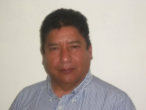 Escuela Vocacional Juan de Dios Bátiz e Ingeniero Civil por el Instituto Politécnico Nacional, desempeño en el área ferroviaria.
