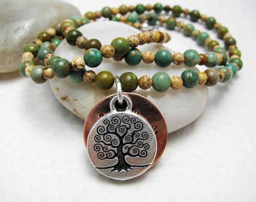 SilverSoleil's profile picture. Wife. Mother. Beach lover. Jewelry Designer.
http://t.co/ObSjpHWQTp