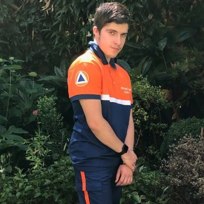 Moi c’est Jules 19 ans, je suis secouriste bénévole à la Protection Civile, je pratique la musculation et la gymnastique. Et joueur PC à mes heures perdues…