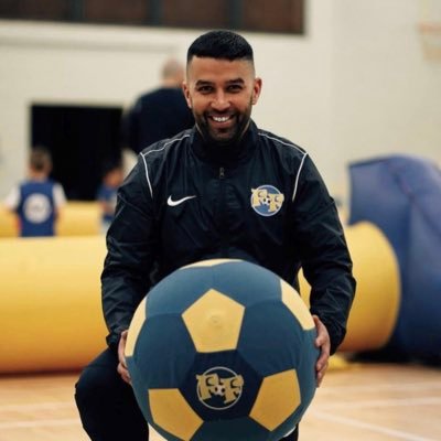 Head Coach at the @Fballfunfactory. Train with me at 📍Mortimer 📍Castle View or 📍Farringdon 💙💛