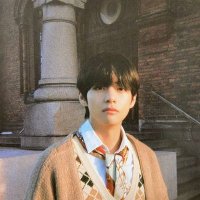 V (@vantaeluvzz) 's Twitter Profile