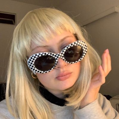 mmmcgillicuddy's profile picture. very cool girl