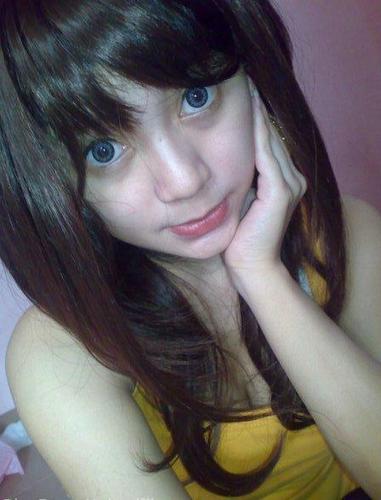 Hi! I'm Nadine Clara Sora, I like shopping , party , drunks , and studing :D