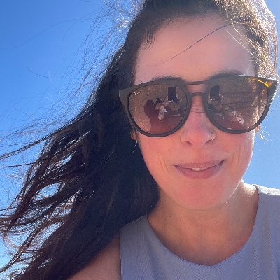 Frontend Developer. Paddle board enthusiast. Ceramicist. Yogi.