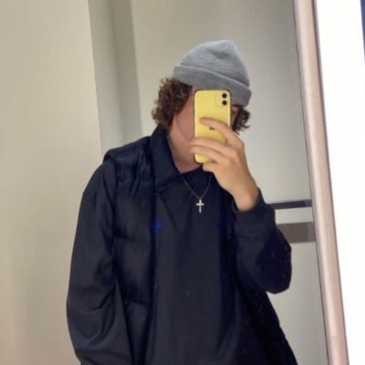 16, LOL player in NA, friendly, but bad since i’m french :/. IGN: ROI RUINÉ