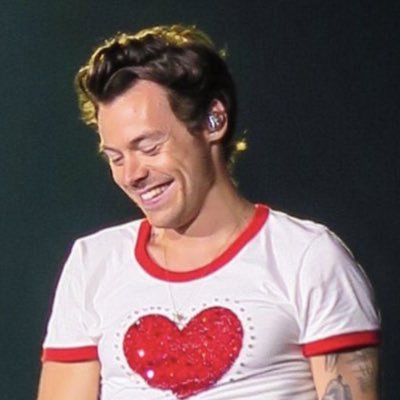 sprksfalling's profile picture. . . . phh lovebot ☻︎