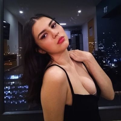 CedenoFierro's profile picture. UEC Derecho 🌈💚
*Frase en latín*