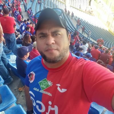 Cristiano,Informático,me gusta la música, el café y el soccer,mis equipos F.C Barcelona,C.D Fas,Club América,salir y disfrutar del Mar y la Montaña 🌅😉