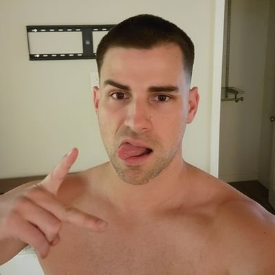 what's up, just a dude living in LA who loves to enjoy life with my pup and friends! iG: @tonyloke01 follow my Podcast! @keepitcomingpod