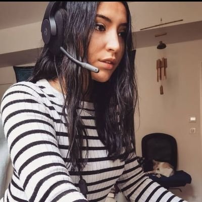 Nouvelle sur Twitter, mais également dans le monde du dev 🖥️⌨️ Enchantée ! 👍
N'hésite pas à rejoindre ma page instagram :
https://t.co/lrbzV6r9Y5