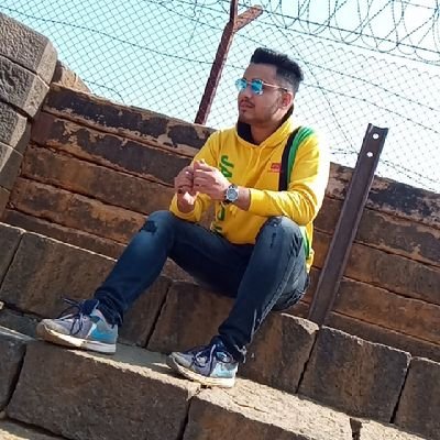 On intersection of people, business and technology 👨💻 | Software Engineer at @everestek | Organiser @react_mumbai