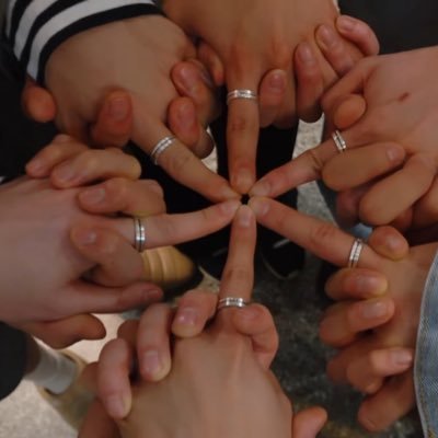 My 6 shining ⭐️, you’ll always shine the brightest @offclASTRO 💜 03/22/20 @Billlieofficial 💜💙