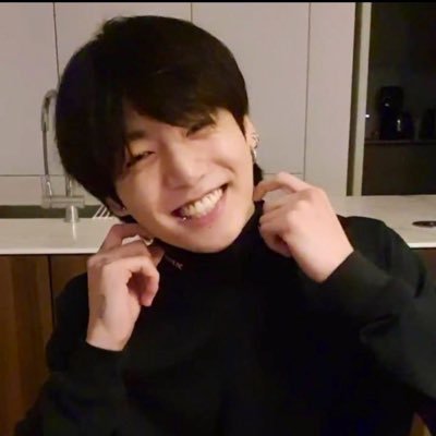 BTSにハマりすぎて、グクが好き🐰すぎて別垢作っちゃいました💜今はもうオルペンです。 娘はジミンペンです🐥京セラ・静岡ライブ・千葉ファンミ参戦✨気軽に絡んでください💜💜あみぐるみを作って楽しんでます(*´罒`*)