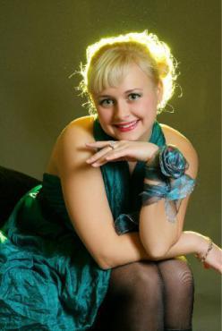 Salut I am Looking for love . Book Me on my profile