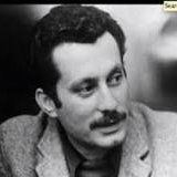 غسان كنفاني (1936– 1972) صحافي فلسطيني ولد في عكا.
روائي وكاتب وفنان وناشط سياسي.
اغتاله الاسرائيليون، هو وابنة شقيقته لميس، في بيروت صبيحة 8/7/1972.