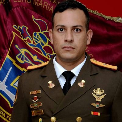 Militar, Bolivariano, Chavista, VENEZOLANO y color Carrubio.