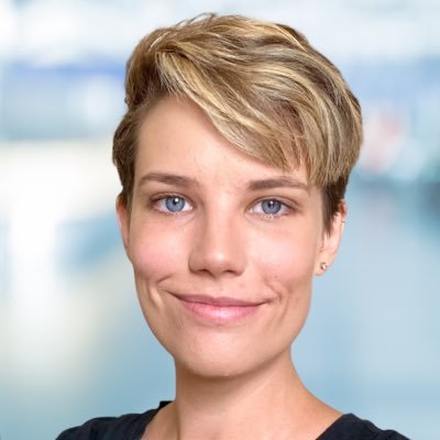 rachaelize's profile picture. southerner in CO | book hoarder, skiier and music lover