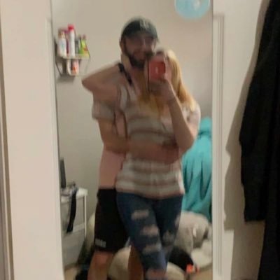 VHollowak's profile picture. 06/18💟