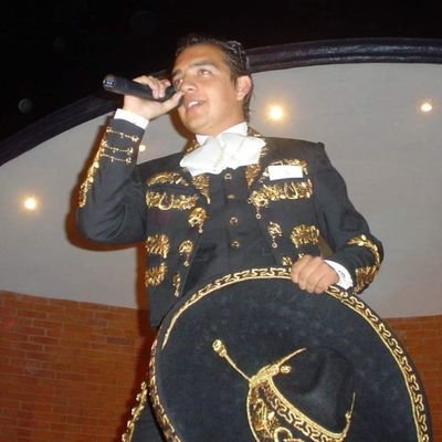 Cantante Profesional de Música Vernácula. Nacido en el merito León Gto. México. Y con 20 años de trayectoria artística.