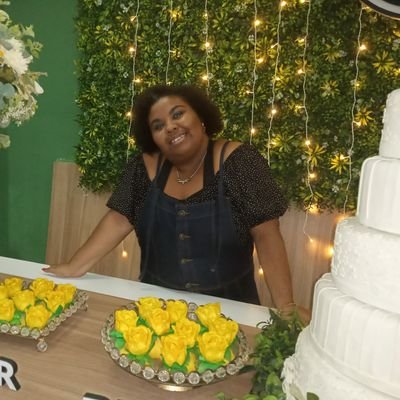 Eu sou uma menina amiga companheira gosto de amizade sou sincera sou fiel dor de praia gosto de Cachoeira gosto de viajar