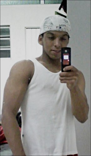Jogador de Futsal, Atleta do MESC/ São Bernardo, 17 anos... Vá em busca do seu sonho. Se tropeçar, não pare nem perca de vista sua meta.