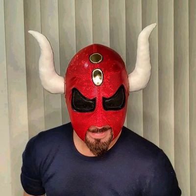 ElpodcastEvil's profile picture. Insta y TikTok : Evil.ElPodcast
/ Atractivo Intraterrestre Rebelde Irreverente q mudó a la superficie pa' vivir bacanales humanos y desmadre en redes sociales