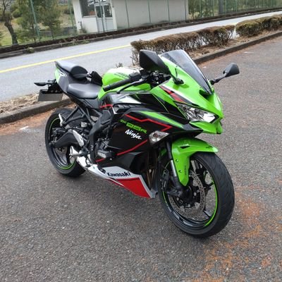 埼玉　バイクは🏍️カワサキZX25R 🛵ヤマハGRYPHUS WGP60限定車に乗っています☺️レース大好き🏍️無言フォロー失礼します。宜しくお願いいたします。