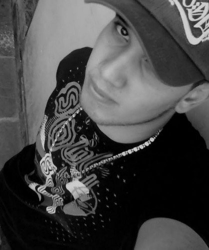 É o que tem pra hoje! 
   ♫ Don't you cry tonight. I still love you baby. ♪ (Don't Cry)