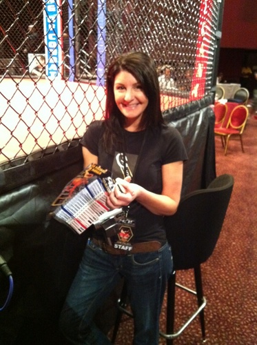 ArmbarBcutie's profile picture. MMA journalist, interviewer, and all around obsessed with BJJ and MMA. Imagine if Ariel Helwani and Mike Straka had a baby, and throw in a little Tina Fey.