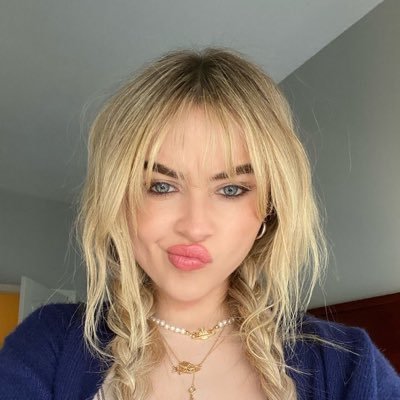 brndnbrssn's profile picture. Certified rom com enjoyer