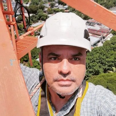 Ex San Carlista de Corazón
Ingeniero de Profesión