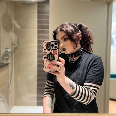 band enthusiast 🥀 nerd ⛓ true crime lover 💀 aquarius ♒️ horror fan 👻 cat mom 🐈‍⬛| ig: 666caitlin