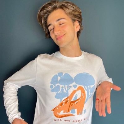 4everqueer's profile picture. 