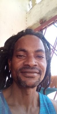 Joaquim Pinheiro caliongo born in Southern África , i do speak. dutch ,English,portugueses, poetry in 3 languages. worldwide History master Story teller.