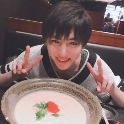 Japanese/university student/learning English/ I really like America 🇺🇸 and Britain 🇬🇧 Please be my friend 😭😂