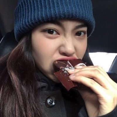 v_ictori_aa's profile picture. 15 | she/her | ed recovery | edtwt dni | eng/pl