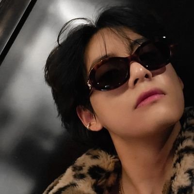 xoxo_1902's profile picture. -난 날 믿어 내 등이 아픈 건
날개가 돋기 위함인 걸-