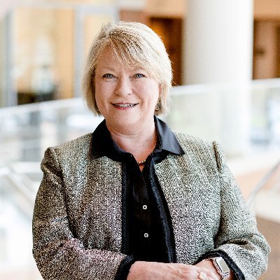 Official Twitter account of @wakeforestbiz Dean Annette L. Ranft
#WFUSB #BizDeacs