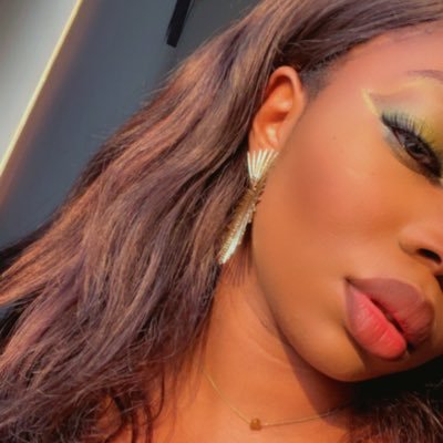 positive vibes ☮️ F.E.M.I.N.I.S.T.E - passionné de make up 💄