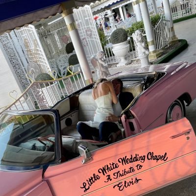 AnnaJaniac's profile picture. Unsigned Hype, Prom Queen. Love, Peace & Soul.