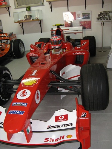 private collection of 1:1 formula 1 car models and things connected to Formula 1;
частная коллекция предметов, связанных с Формулой 1